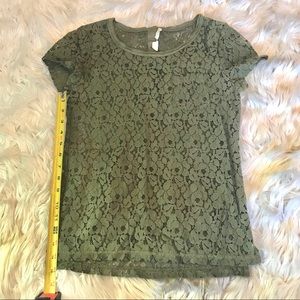 ✔️BUNDLE TO GET FREE. H&M Olive Green Lace Tee